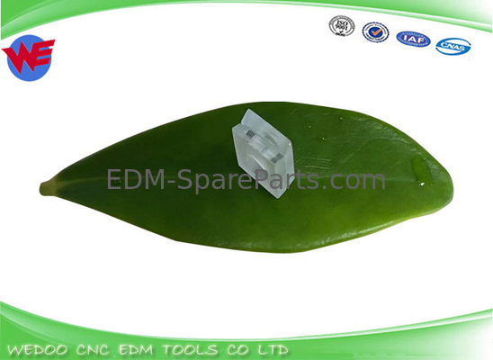 15EC80B701 8,7 * 8 * 4 MM Makino EDM Części Materiały eksploatacyjne Prowadnica V Prowadnica drutu szafirowego
